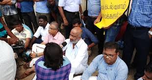 நீரியல் வளத் திணைக்களத்தை முற்றுகையிட்ட மக்கள், அரசியல்வாதிகள்